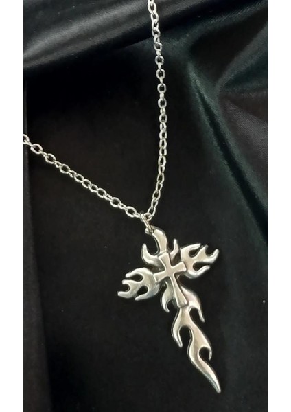 Flaming Cross Tasarımlı Kolye