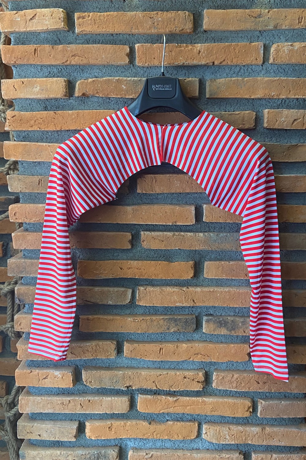 Moda Canel Tesettür Bolero Içe Giyilen Kırmızı Beyaz Çizgili Uzun Kol Bolero MCBLR006