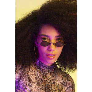 Siyah Metal Çerçeveli Küçük Oval Retro Güneş Gözlüğü