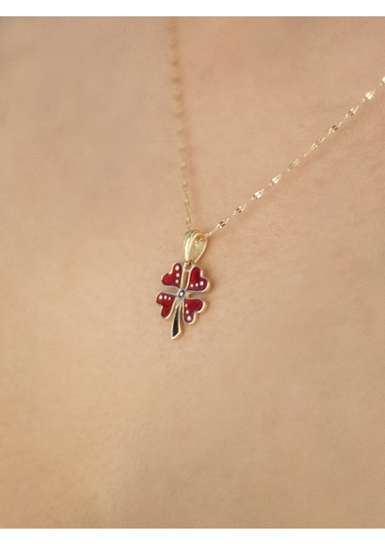 14 Ayar Altın Kalpli Yonca Modeli Ezme Kolye