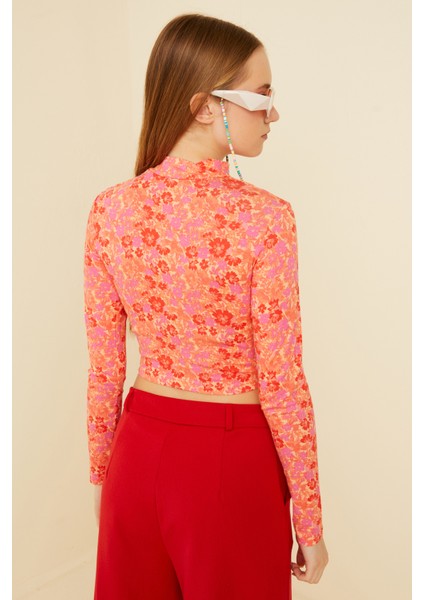 Kadın Pembe Kır Çiçeği Desenli Uzun Kol Crop Bluz fırsatları