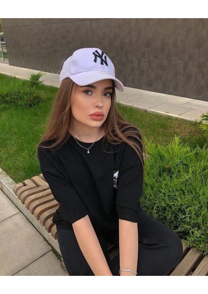 Takı Dükkanı Beyaz Ny Cap Siyah Nakışlı Unisex Şapka CP220