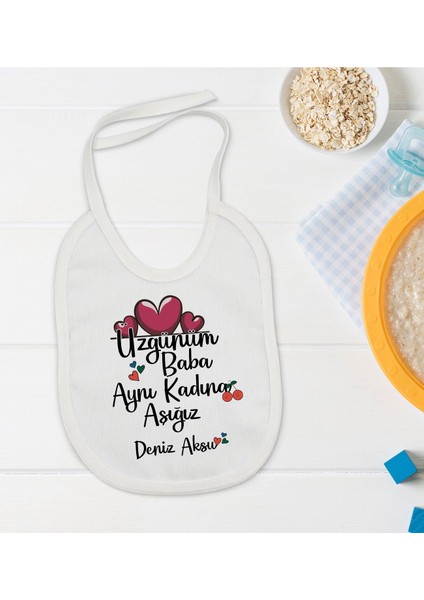Kids Kişiye Özel Aynı Kadına Aşığız Tasarımlı Bebek Mama Önlüğü - Model 2