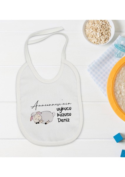 Kids Kişiye Özel Anneannesinin Uykucu Kuzusu Tasarımlı Bebek Mama Önlüğü - Model 1