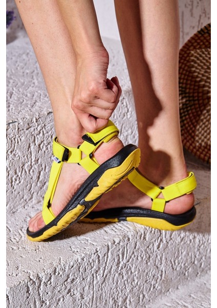 Unisex Kaymaz Taban Spor Sandalet - Sarı fırsatları