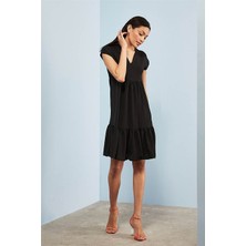 Gils Butik V Yaka Volanlı Siyah Elbise
