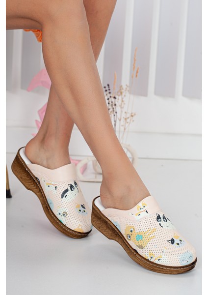 Sevimli Kediler Temalı Ortopedik Koyu Tabanlı Sabo Terlik Hemşire Terliği Hastane Terliği