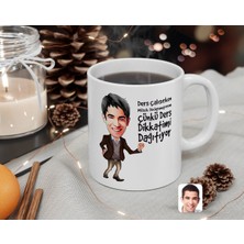 BK Kişiye Özel Erkek Ders Çalışırken Müzik Dinlemiyorum Karikatürlü Beyaz Kupa Bardak-2