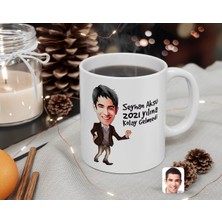 BK Kişiye Özel Erkek Isimli 2022 Yılına Kolay Gelmedi Karikatürlü Beyaz Kupa Bardak-2