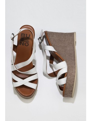 Bueno Shoes Beyaz Deri Kadın Dolgu Topuklu Sandalet