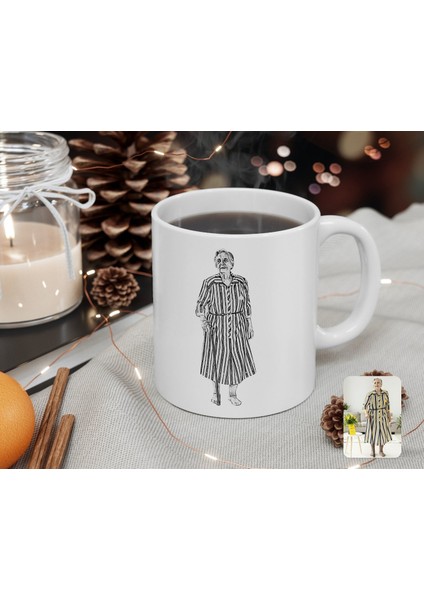 Kişiye Özel Tam Boy Karakalem Büyükanne Karikatürlü Beyaz Kupa Bardak-1