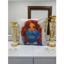 Körfez Kırlent Mavi Kahve Içen Atkılı Kız Resimli Dekoratif Kırlent Kılıfı