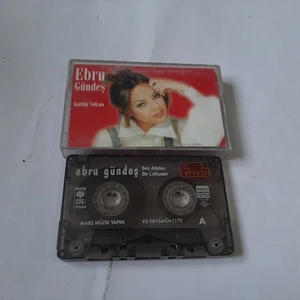 Ebru Gündeş Kurtlar Sofrası Cam Baskı Kaset