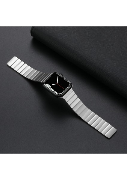 Apple Watch 7 45MM / 6 & Se & 5 & 4 44MM / 3 & 2 ve 1 42MM (Siyah)(Yurt Dışından) modelleri