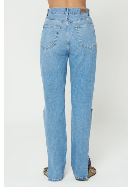 Diana Açık Mavi Yüksek Bel Paçası Yırtmaçlı Yıpratmalı Düğmeli Dad Straight Fit Jean Pantolon C 4517-060