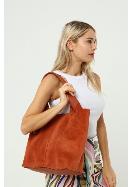 Deri Süet Iki Saplı Püskül Detaylı Kadın Omuz Çantası YC011969HSD modelleri