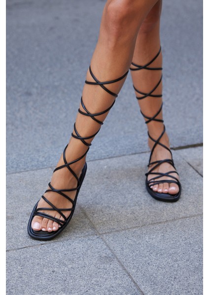 Siyah Kadın Sarma Bağcıklı Puf Sandalet modelleri