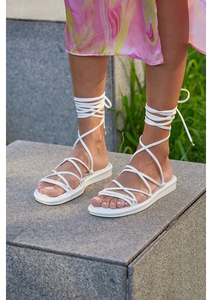 Beyaz Kadın Sarma Bağcıklı Puf Sandalet modelleri