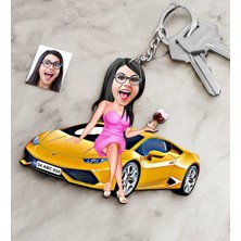 BK Kişiye Özel Bayan Lamborghini Figürlü Plakalı Ahşap Karikatür Anahtarlık