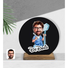 BK Kişiye Özel Erkek Diş Hekimi Karikatürlü Yuvarlak Ahşap Biblo-2