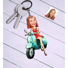 BK Kişiye Özel Bayan Vespa Temalı Karikatür Anahtarlık