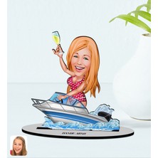 Bk Gift Kişiye Özel Tatilci Kadın Karikatürlü Ahşap Biblo Model 3