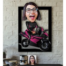 BK Kişiye Özel Bayan Motorcu Karikatürlü 3D Ahşap Tablo