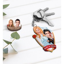 BK Kişiye Özel Isimli Evleniyoruz Karikatürlü Ahşap Anahtarlık-2