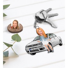 BK Kişiye Özel Kadın Fiat Albea Figürlü Plakalı Ahşap Karikatür Anahtarlık-2