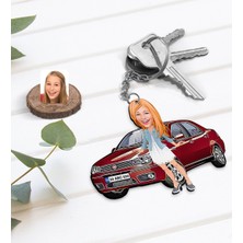BK Kişiye Özel Kadın Fiat Albea Figürlü Plakalı Ahşap Karikatür Anahtarlık-1