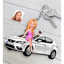 BK Kişiye Özel Bayan Seat Leon Figürlü Plakalı Ahşap Karikatür Anahtarlık-1