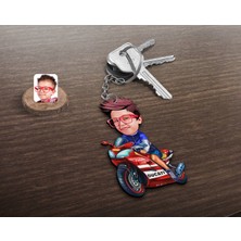 BK Kişiye Özel Motorcu Çocuk Karikatürlü Ahşap Anahtarlık-1