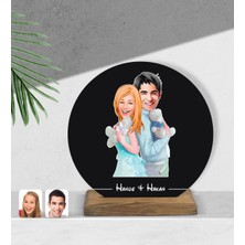 BK Kişiye Özel Sevgililer Karikatürlü Yuvarlak Ahşap Biblo-87