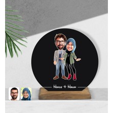BK Kişiye Özel Sevgililer Karikatürlü Yuvarlak Ahşap Biblo-60