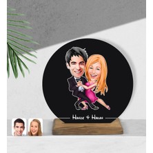 BK Kişiye Özel Sevgililer Karikatürlü Yuvarlak Ahşap Biblo-13