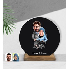 BK Kişiye Özel Sevgililer Karikatürlü Yuvarlak Ahşap Biblo-59