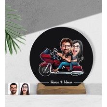 BK Kişiye Özel Sevgililer Karikatürlü Yuvarlak Ahşap BIBLO-103