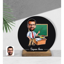BK Kişiye Özel Erkek Öğretmen Karikatürlü Yuvarlak Ahşap Biblo-1
