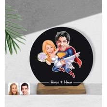 BK Kişiye Özel Sevgililer Karikatürlü Yuvarlak Ahşap Biblo-92