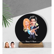 BK Kişiye Özel Evleniyoruz Karikatürlü Yuvarlak Ahşap Biblo-4