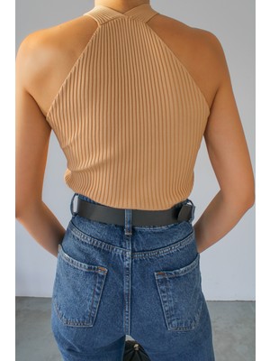 Fav Style Kadın Damla Pencere Detaylı Boyundan Geçmeli Triko Crop Bluz Bej