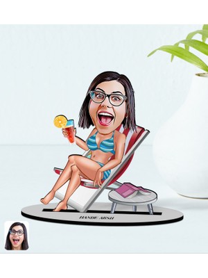 Bk Gift Kişiye Özel Tatilci Kadın Karikatürlü Ahşap Biblo Model 2