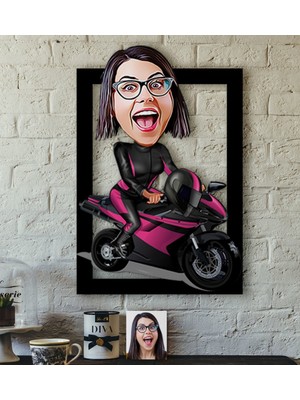 BK Kişiye Özel Bayan Motorcu Karikatürlü 3D Ahşap Tablo