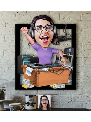 BK Kişiye Özel Bayan Radyocu Karikatürlü 3D Ahşap Tablo-1