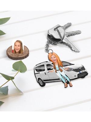 BK Kişiye Özel Kadın Dacia Dokker Figürlü Plakalı Ahşap Karikatür Anahtarlık-1