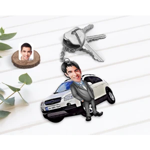 Kişiye Özel Bay Chevrolet Captiva Figürlü Plakalı Ahşap Karikatür Anahtarlık