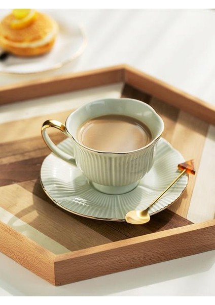 Yüksek Görünüm Seviyesi Kaşıkla Kahve Fincanı Seramik Kupası Butik Işık Lüks Vintage Kahve Fincanı ve Daire Seti | Kahve Kupası ve tabak Setleri (Yurt Dışından)