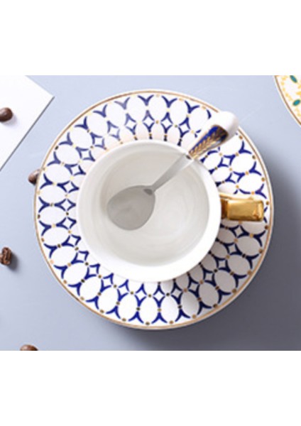 Avrupa Tarzı Lüks Seramik Çay Bardağı ve Tabağı Seti Yaratıcı Altın Tasarım Porselen Çay Kemik Çin Kahve Fincanı Seti Drinkware | Kahve Fincanı ve tabak Setleri (Yurt Dışından)