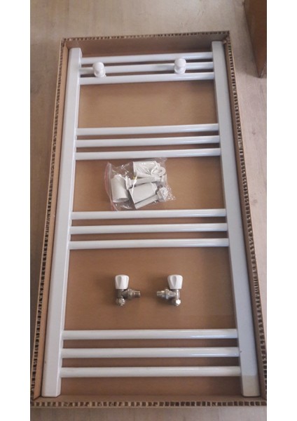 500 x 1000 Beyaz 14 Borulu Havlupan + 2 Adet Radyatör Vanası Beyaz