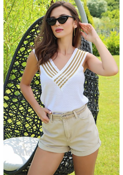 Kolsuz Ön Arka V Yaka Sim Detaylı Beyaz-Altın